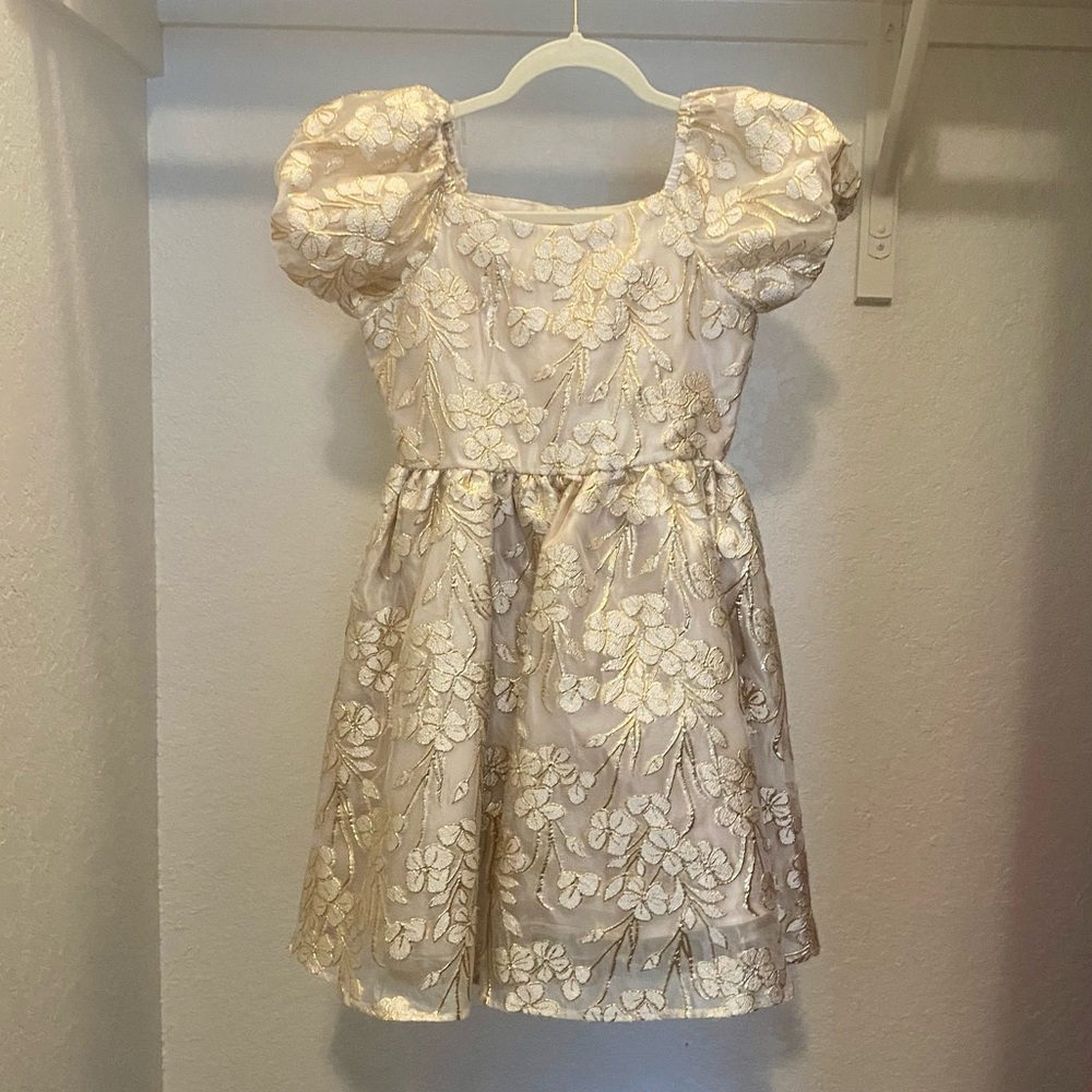 Rare Editions Cream Dress with Elegant Design